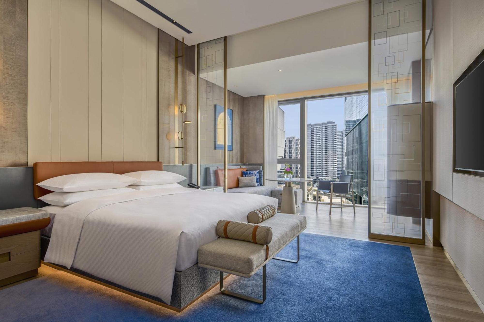 Hilton Zhangjiang Science - Shuttle Bus To And New International Expo Centre During Exhibition Period And 30 Minutes Drive To Pvg