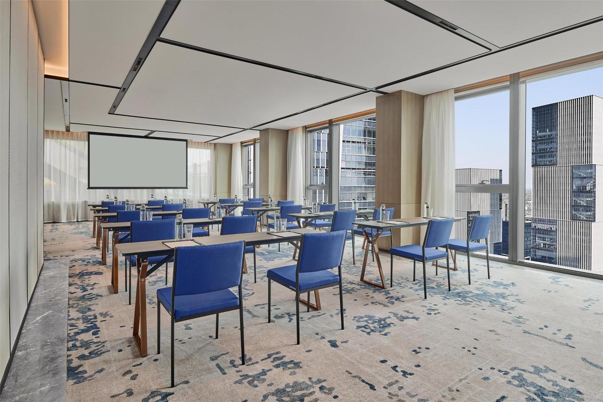 Hilton Zhangjiang Science - Shuttle Bus To And New International Expo Centre During Exhibition Period And 30 Minutes Drive To Pvg Hotel Shanghai