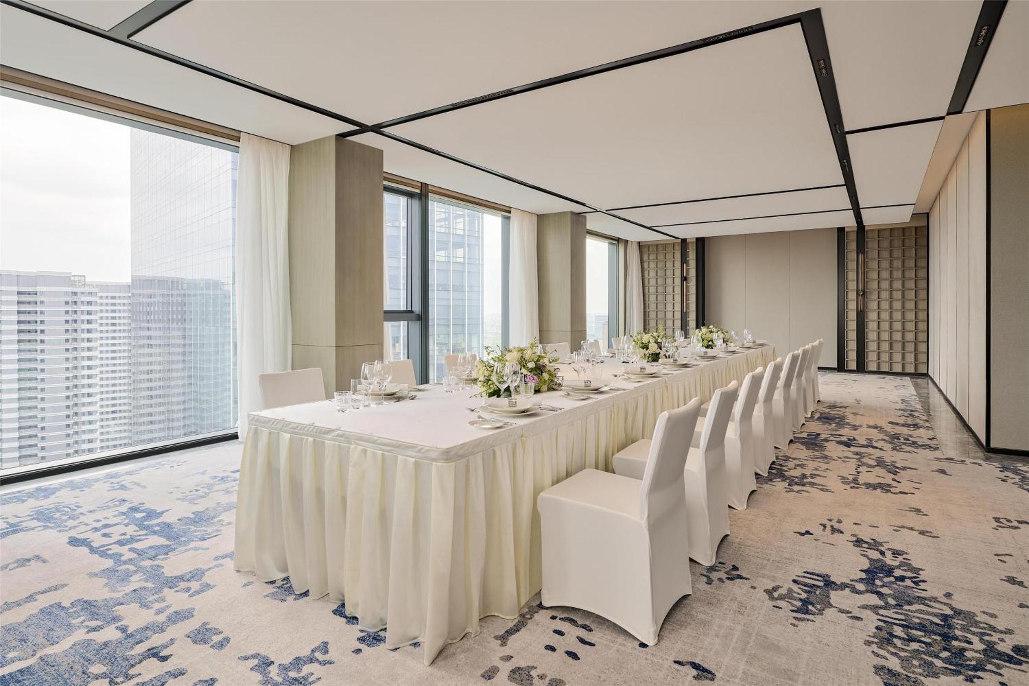 Hilton Zhangjiang Science - Shuttle Bus To And New International Expo Centre During Exhibition Period And 30 Minutes Drive To Pvg Hotel Shanghai